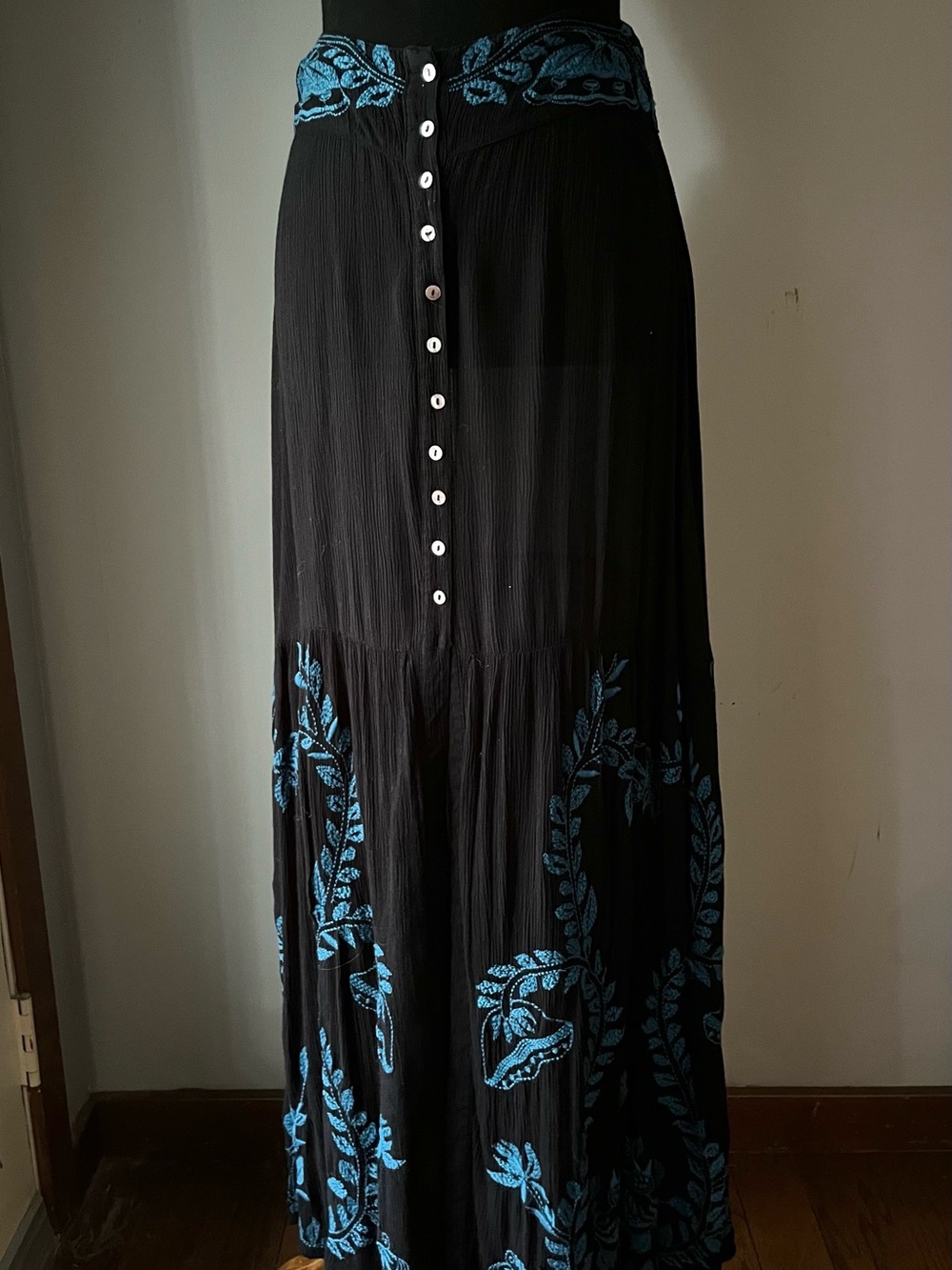 Free People Black Gauze Embroidered Maxi Skirt Blue Boho Button Front Size 4